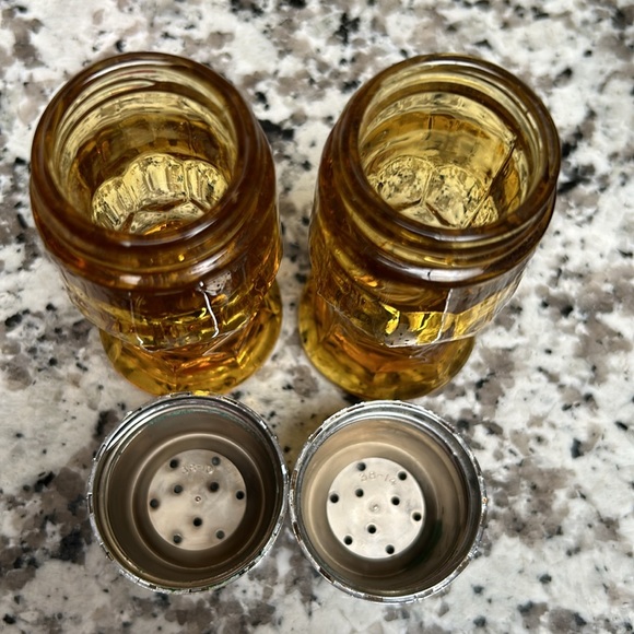Vintage Anchor Hocking Georgian Amber Salt & Pepper Shakers - Picture 6 of 6